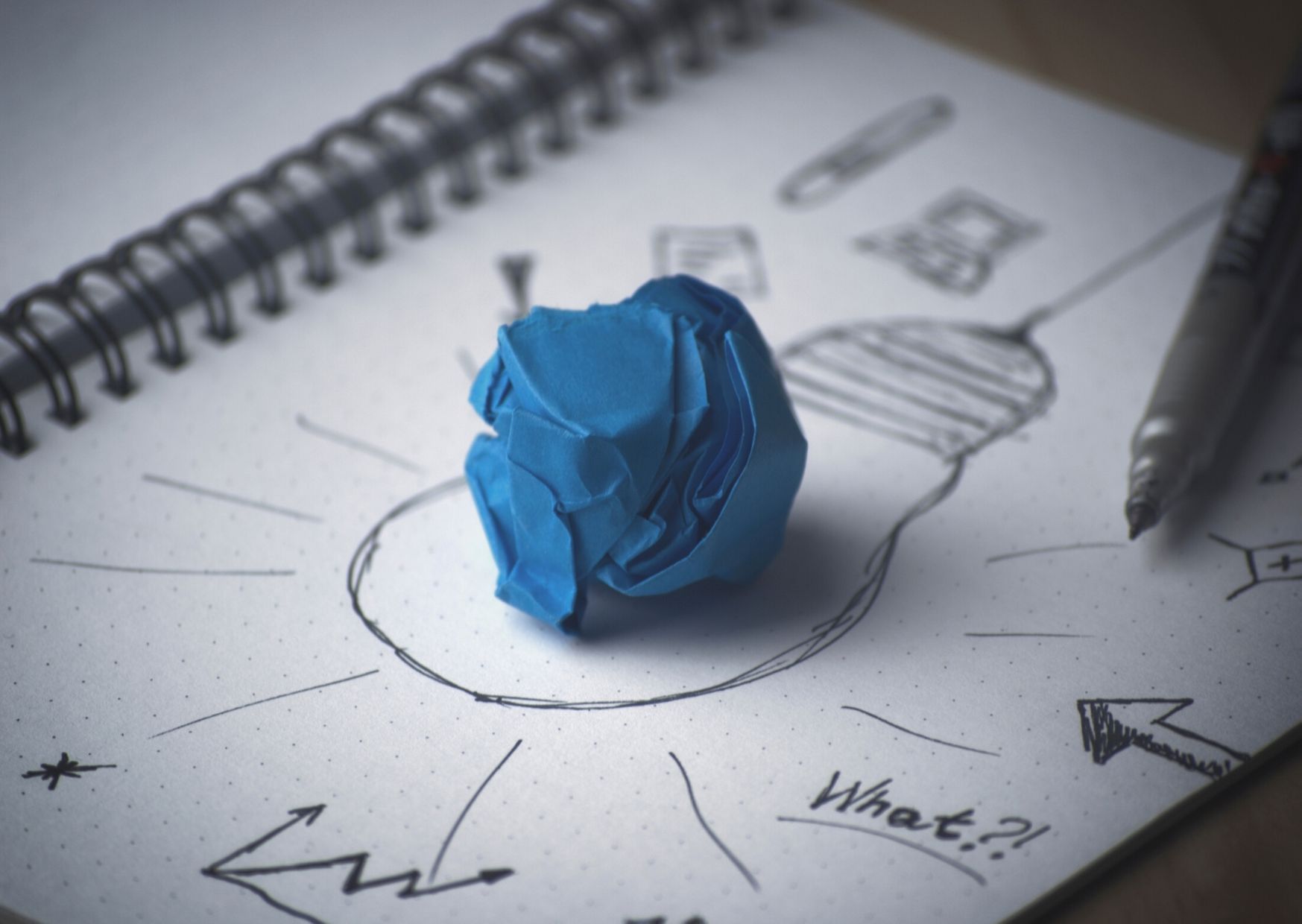 desenho de uma lâmpada para representar inovação